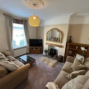 Beautiful 3 Bedroom Home. Entire House Holiday home Ossett