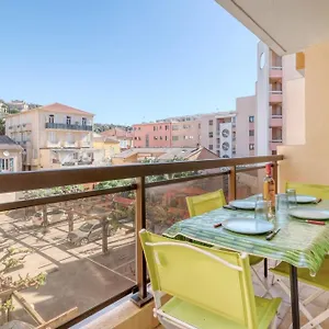 https://lavandou-t2-en-centre-ville-200-m-de-la-mer.fr-provencehotel.com